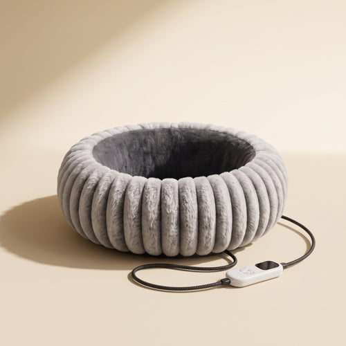 NUZZO heated bed in Light Grey with its braided cable and controller